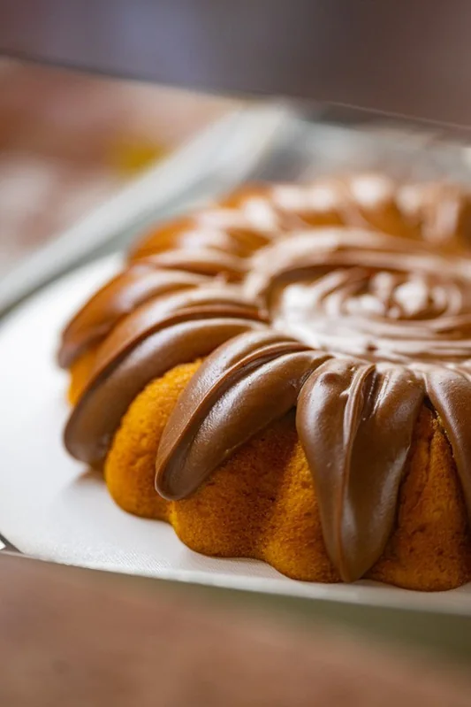 Bolo de cenoura com brigadeiro, foto do cardápio de encomendas da Momma