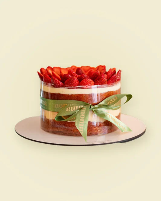 Naked cake de morango, foto do cardápio de encomendas da Momma